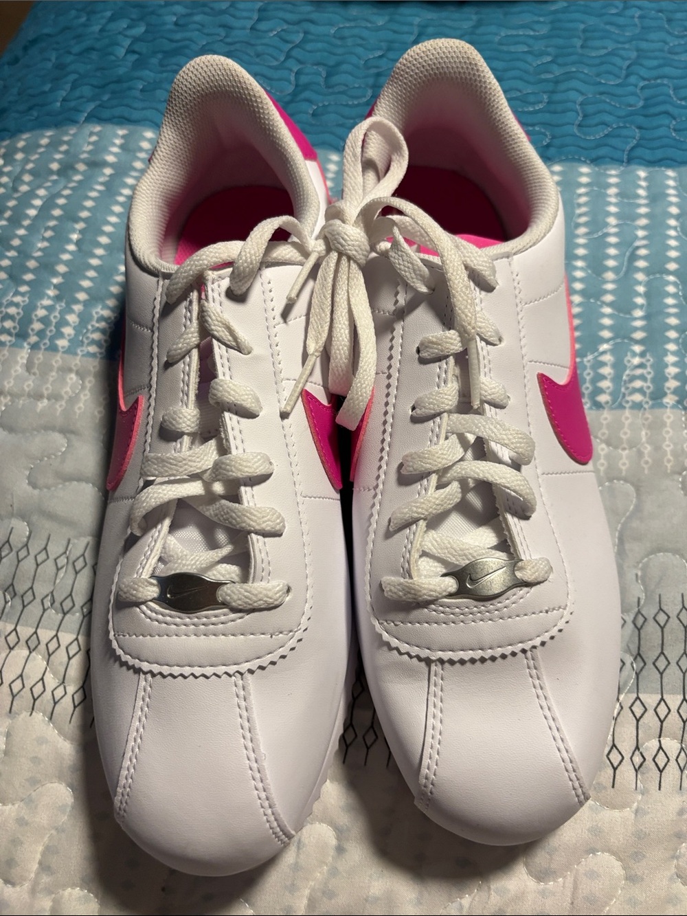 Nike Women’s White Sneakers with Hot Pink Swoosh New never worn